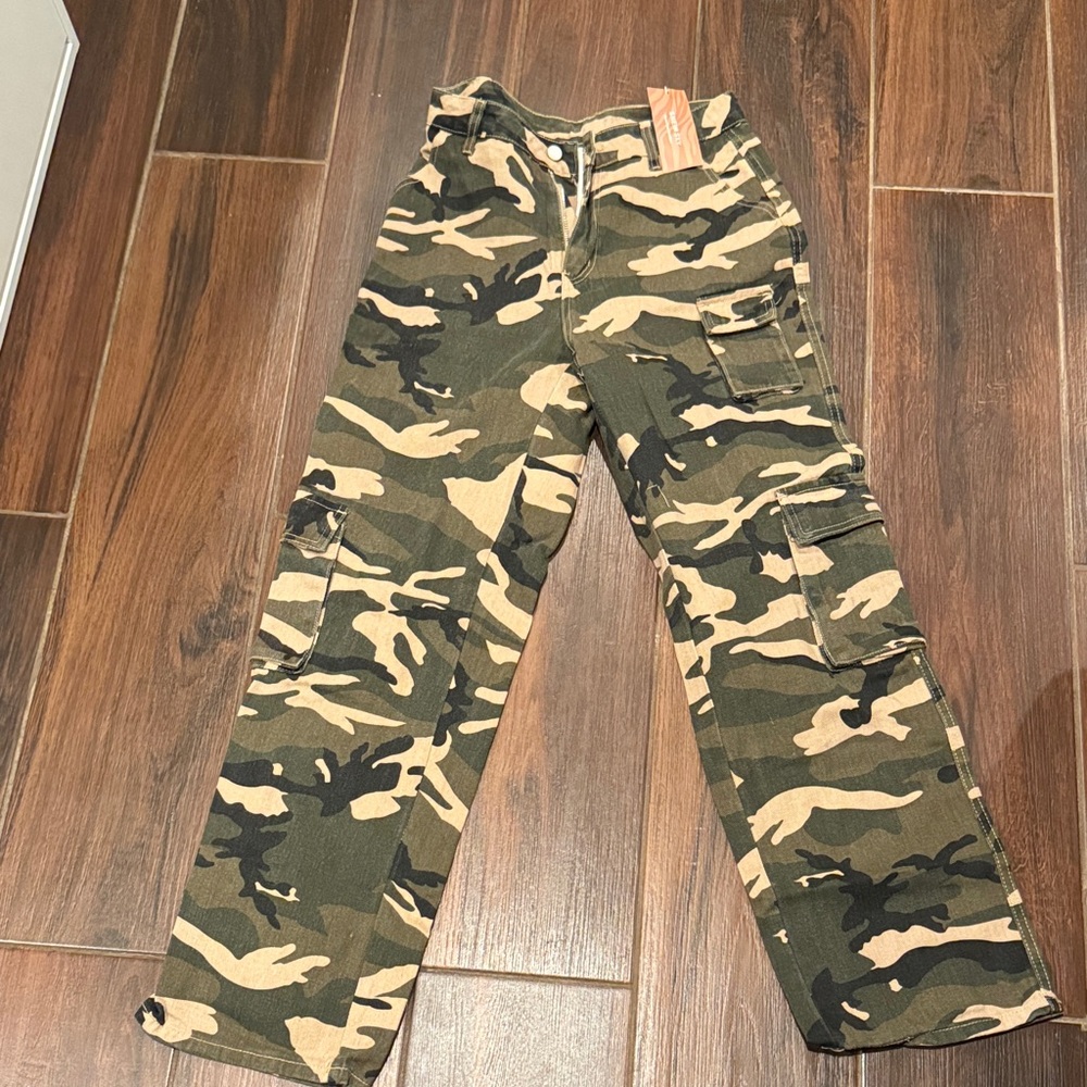SHEIN Green and Tan Camouflage Pants